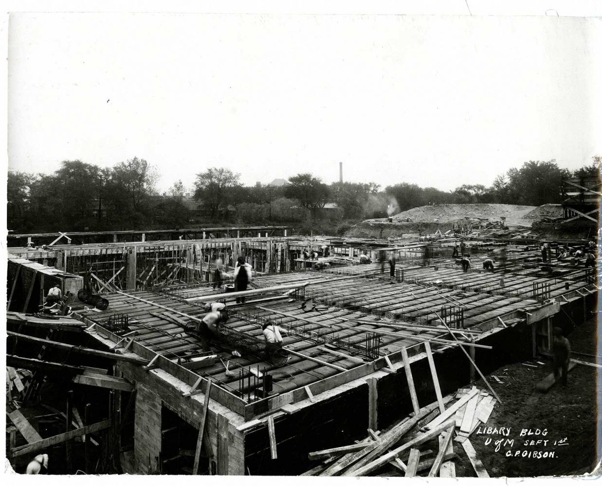construction of Walter Library begins.