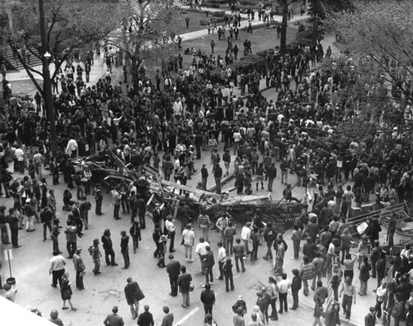 The student-made barricade constructed on Washington Avenue on May 9th. University of Minnesota Archives Photograph Collection. Available at http://purl.umn.edu/71643