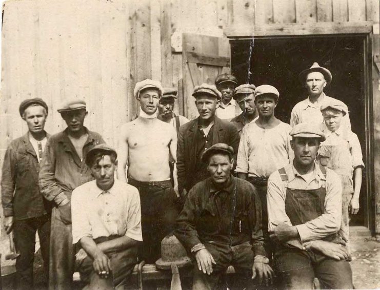 This photograph belongs to the Finnish American Workers and Their Organizations Inventory of Three Photograph Collections